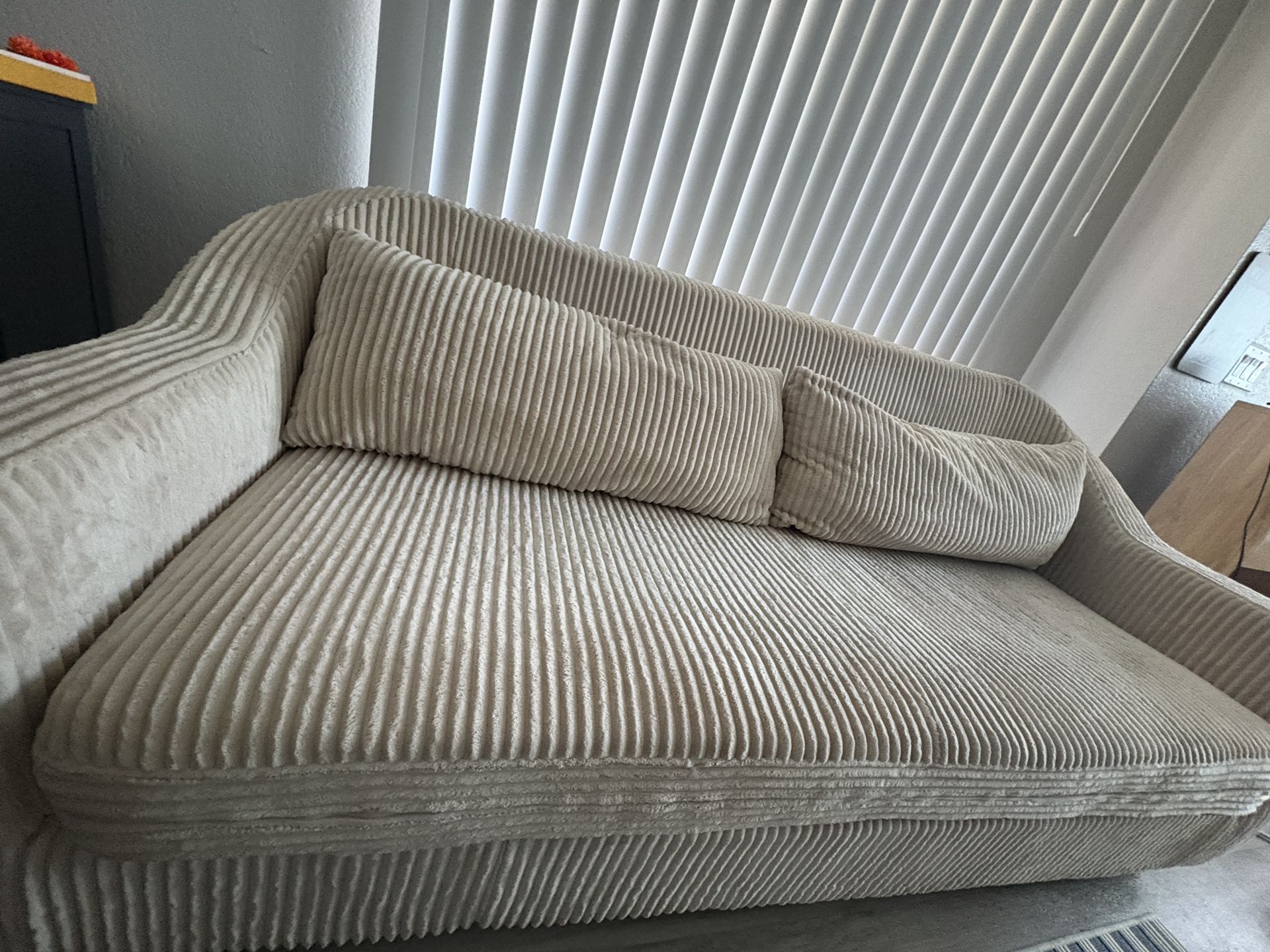Mallowyvern 79.5” Recessed Arm Sofa (Beige)