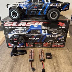Traxxas Slash TRX 4x2 Truck 1/10 58034-1 W/ 2 Batteries (1work), Adp. Remt. Chrg
