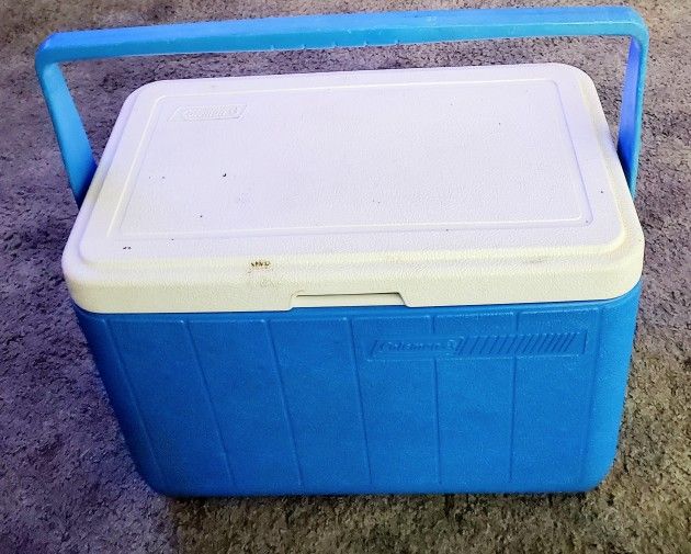 Blue White Coleman Cooler / With Hinges & Carrying Handle In Great Condition
