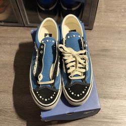 Vans pearlized size 9 blue/black
