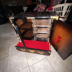 It’s a Vintage Koren Tansu-style