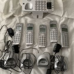 Panasonic KX-TGE470 Cordless Home Telephone with Answering Machine and Bluetooth 5 phones 