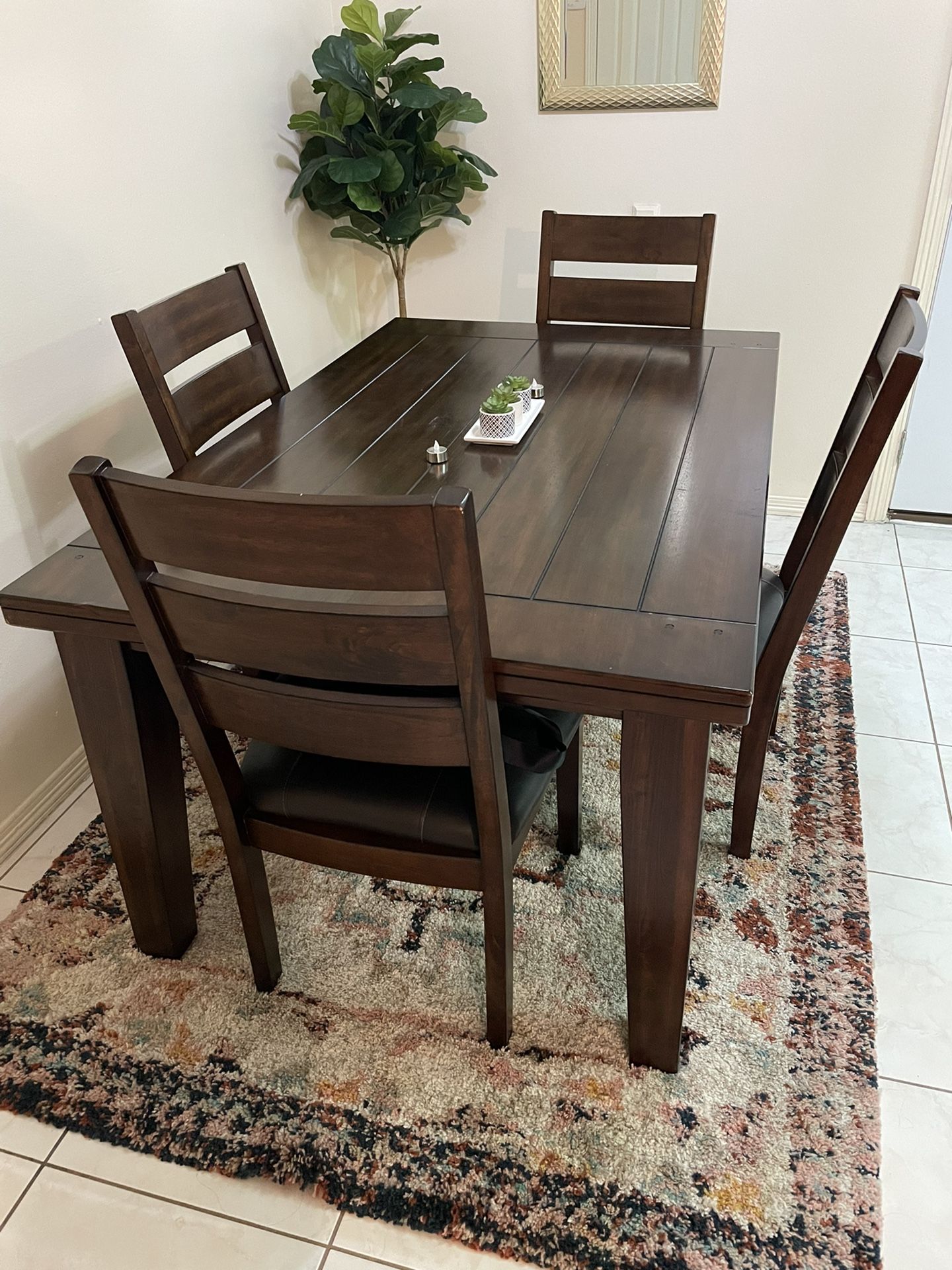 Table + 4 Chairs