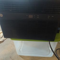 G.E 10,000 BTU 115 Volts Window Air Conditioner With WiFi 