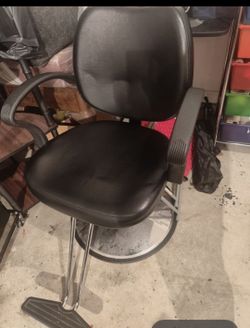 “Salon Chair – Like New, Perfect for Lash Tech, Makeup Artist, Home Salon”