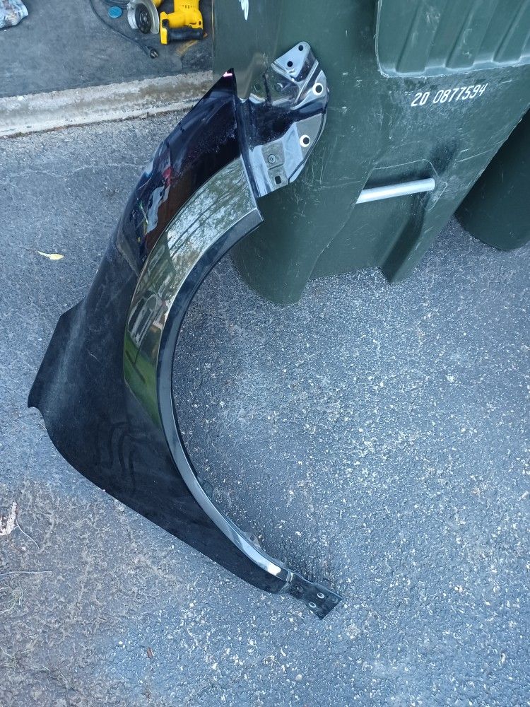 Toyota Venza Fender 2023 Small Dent