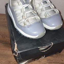 Child Sz 9 Jordans