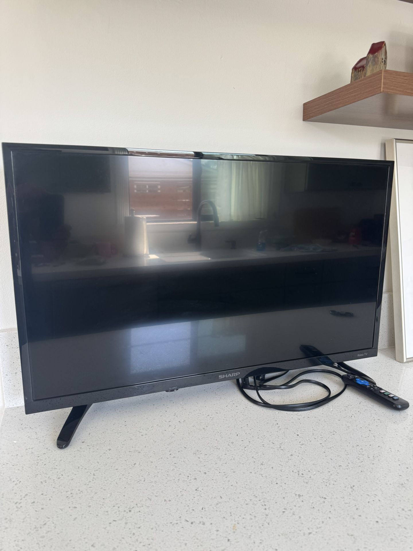SHARP 32” ROKU TV - Like New