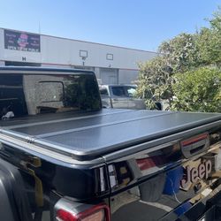 Hard Trifold Cover 19-22 Jeep Gladiator Tapadera Dura Para Trokas