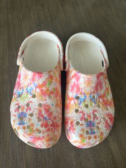 Crocs Unisex Classic Tie Dye Clog - Size Women 10- Men 8.