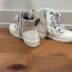 Tommy Hilfiger Girl Boots Size  4 