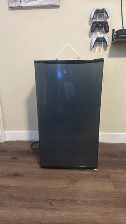 Mini fridge