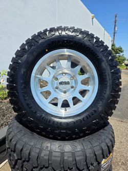 17" METHOD rims w- 35" RT tires