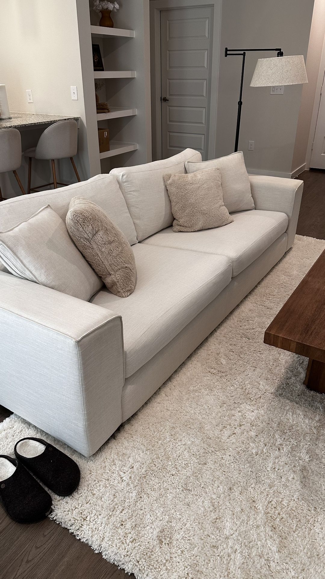 ARTICLE COUCH