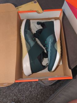 W Nike Air Zoom Strong Size 11