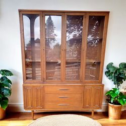Broyhill MCM Vintage Hutch 