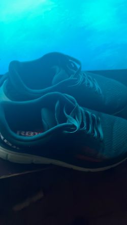 Tennis shoes size 10