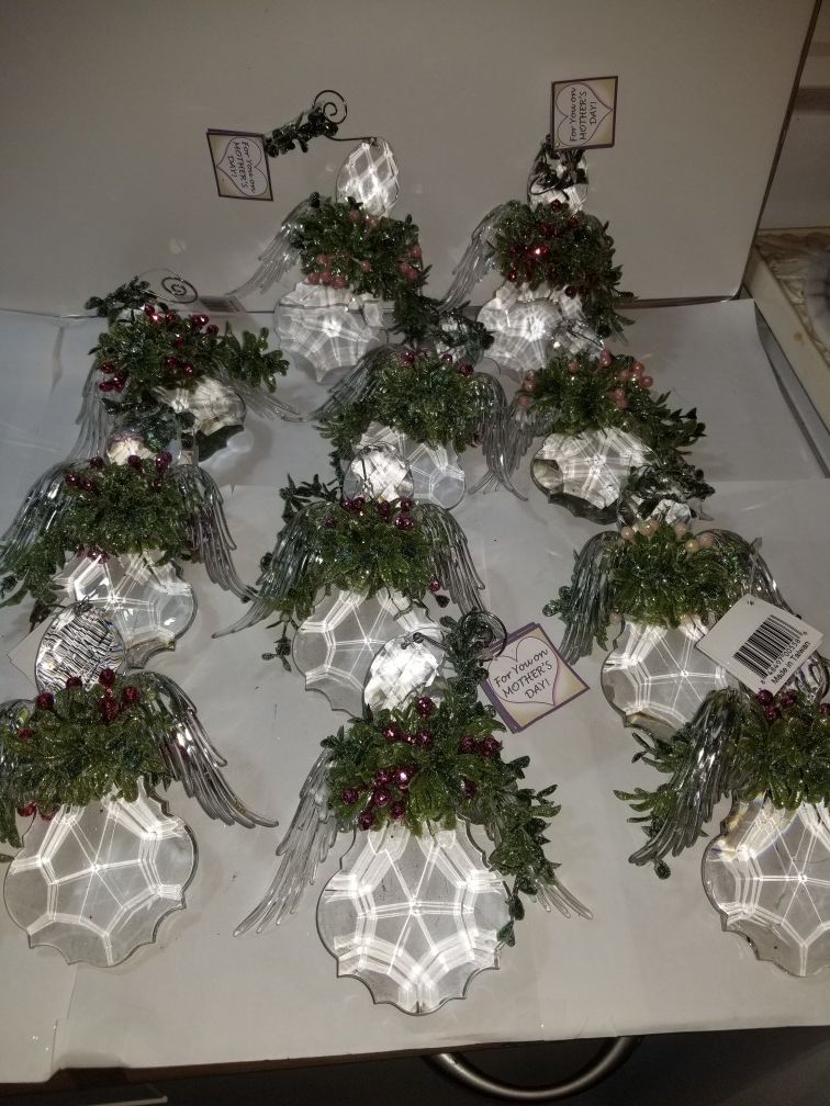 11 new gift for mom. Great for resale. $80 value