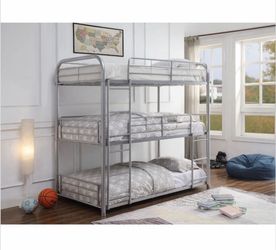 Triple bunkbed