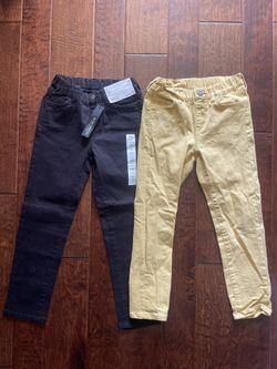 2 Pairs Of Uniqlo Pants Size 6-7/small