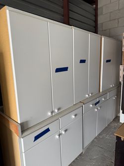 Kitchen cabinet