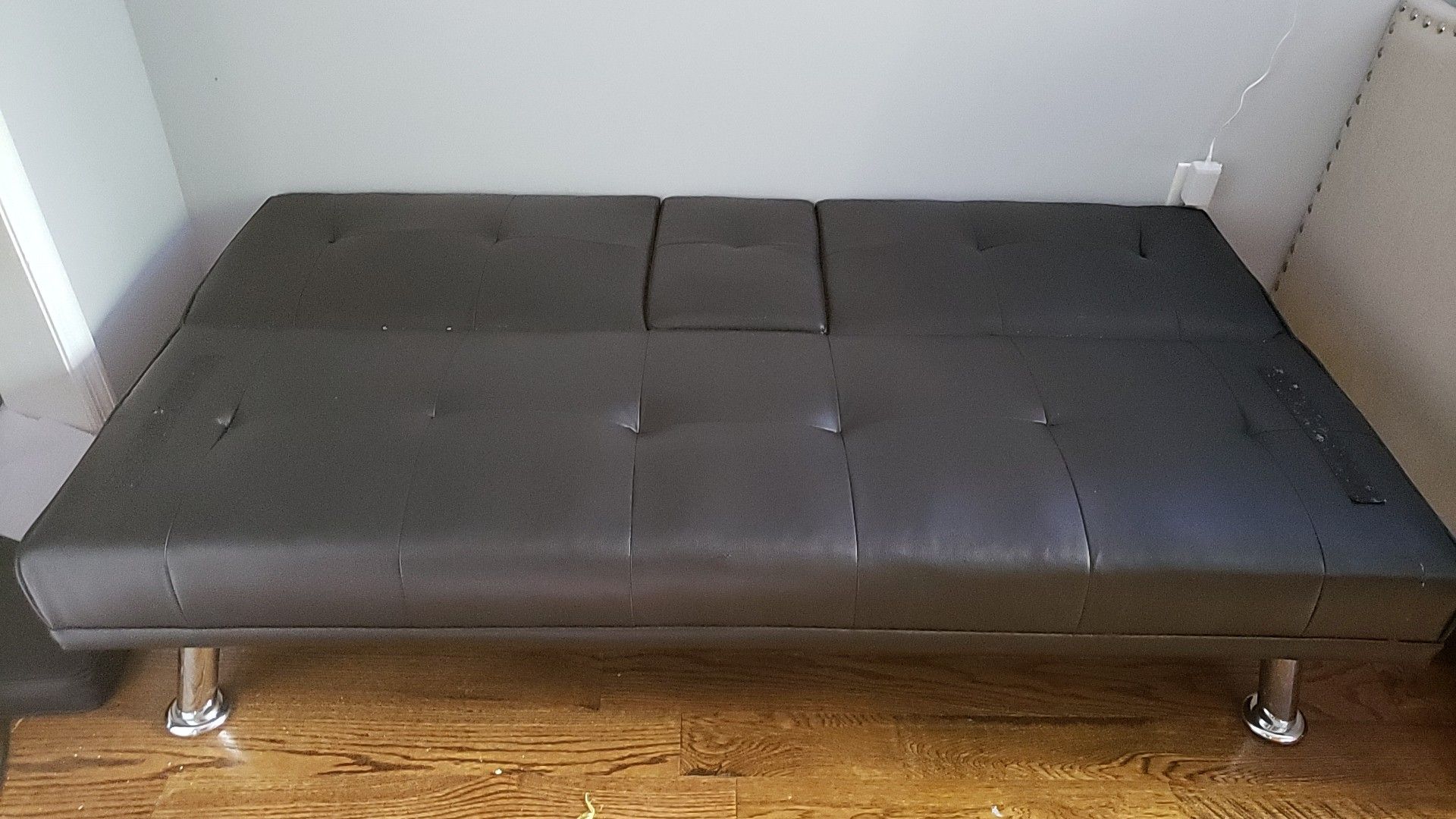 Recliner couche / bed with cup holders