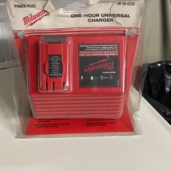 Milwaukee 48-59-0255 NiCd/NiMH 12V~18V Heavy-Duty Universal Battery Charger