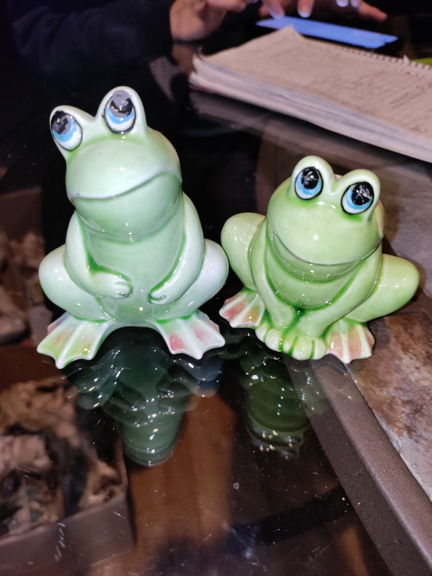Frog Salt And Pepper Shakers