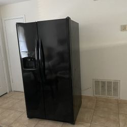 Frigidaire Refrigerator 