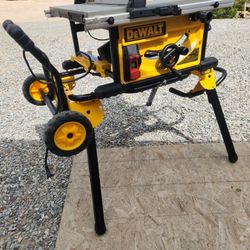 Dewalt  15 Amp Corded 10 in. Job Site Table Saw with Rolling Stand




