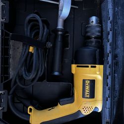 7.8 Amp Corded Variable Speed Reversible Hammer Drill