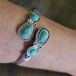 New faux turqouise adjustable bracelet SHIPPING AVAILABLE
