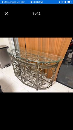 elegant wrought iron entry table ! $150 delivery 🚚 included!