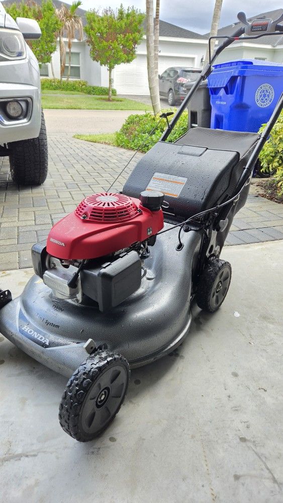 Honda self-propelled Lawn Mower