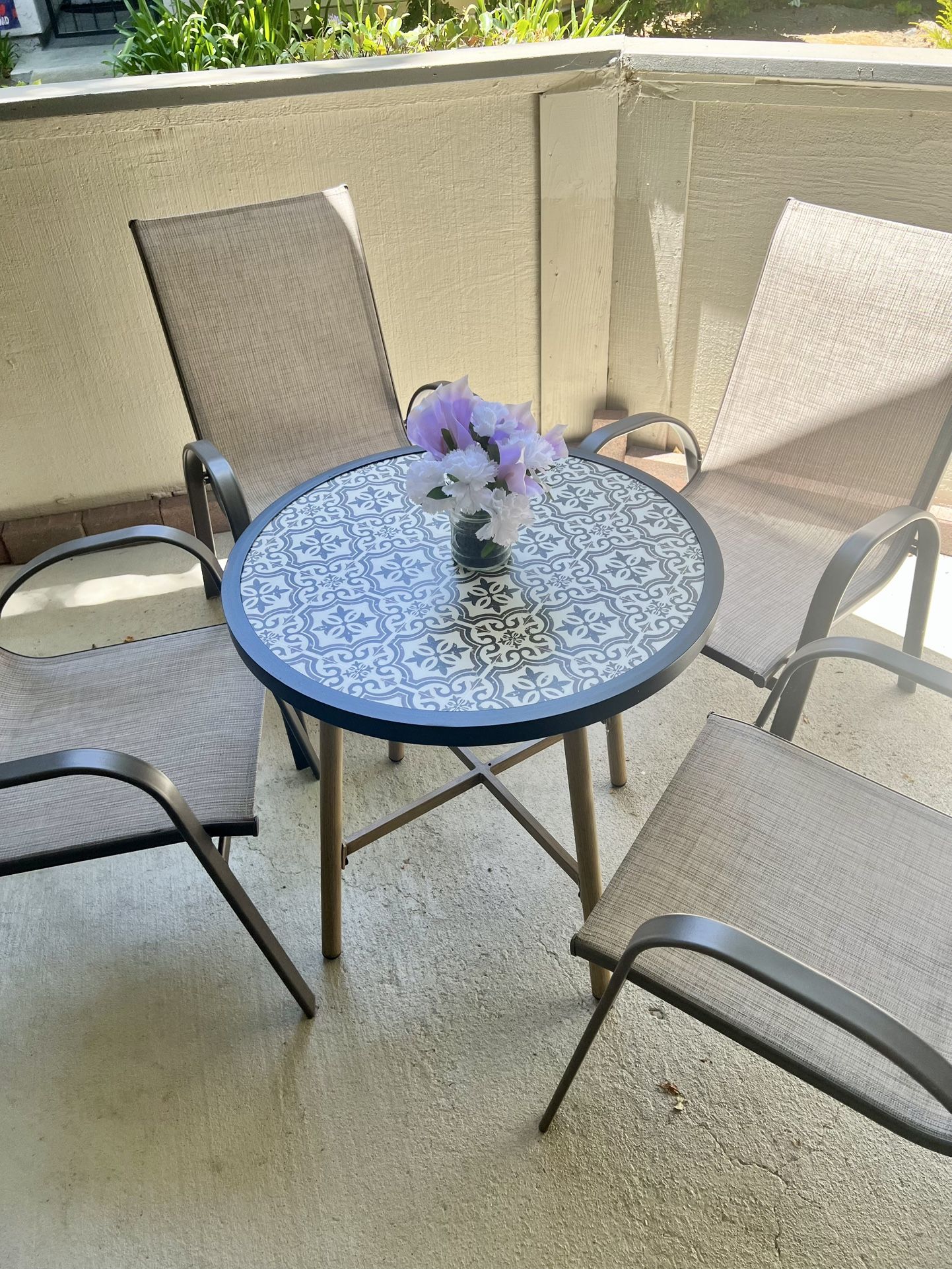 Like New Patio Set