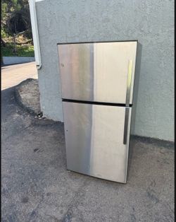 Refrigerator big 21.9 cubic stainless steel General Electric fridge freezer used in office break room (free local delivery)