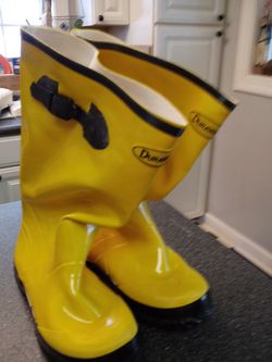 SIZE 8 BRAND NEW RUBBER BOOTS 26