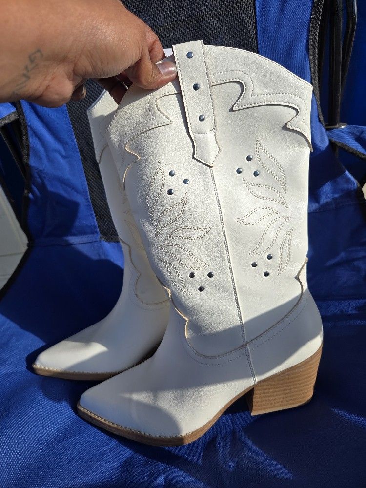 Size 8 White Boots