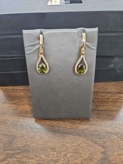 18k Gold Earrings  Set With A Green Peridot 2 Cts And Diamonds