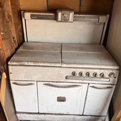 1940s Floyd-Wells Bengal Gas/Wood/Coal Stove