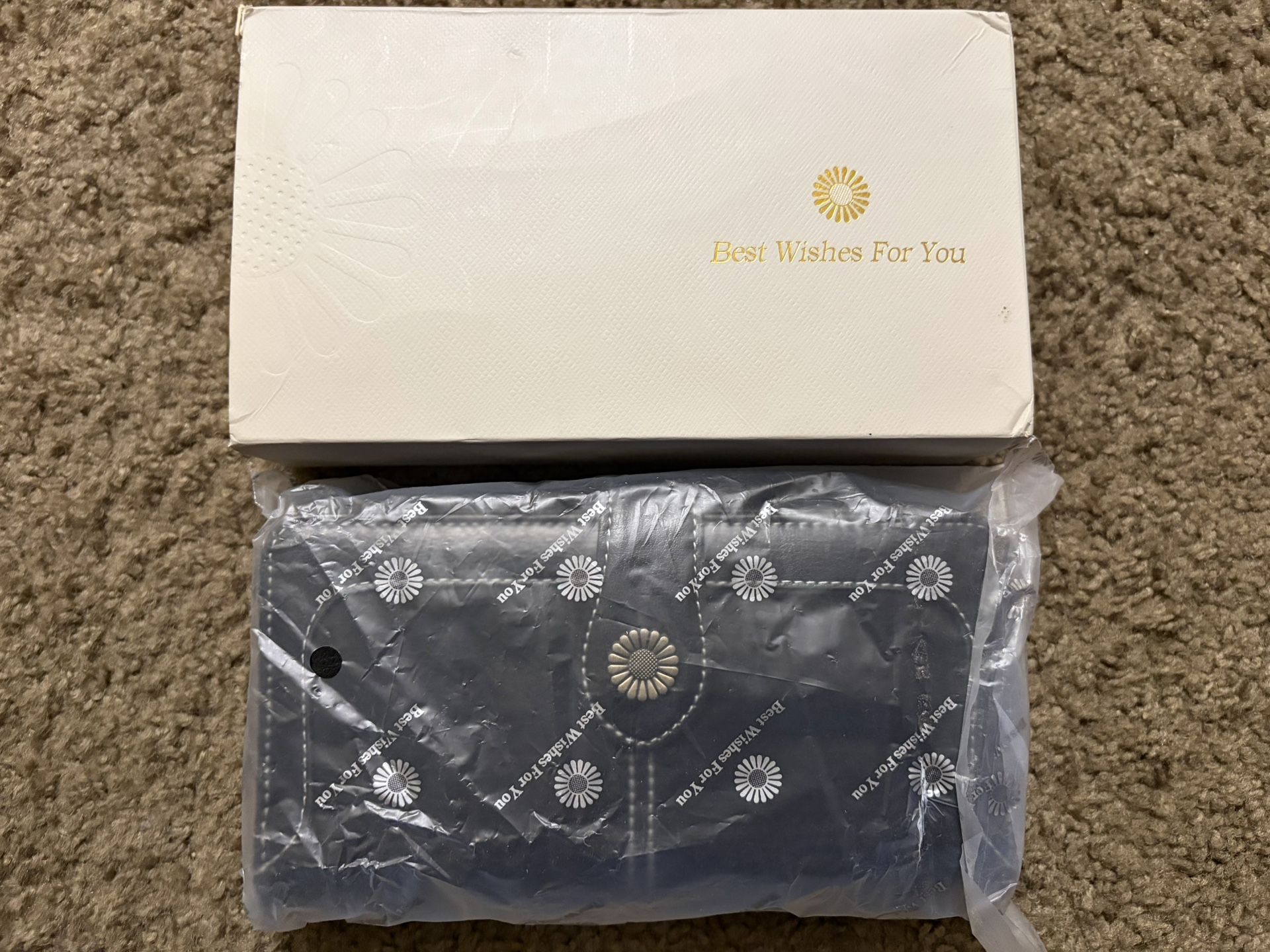 Brand New Women’s Daisy Flower Long Wallet