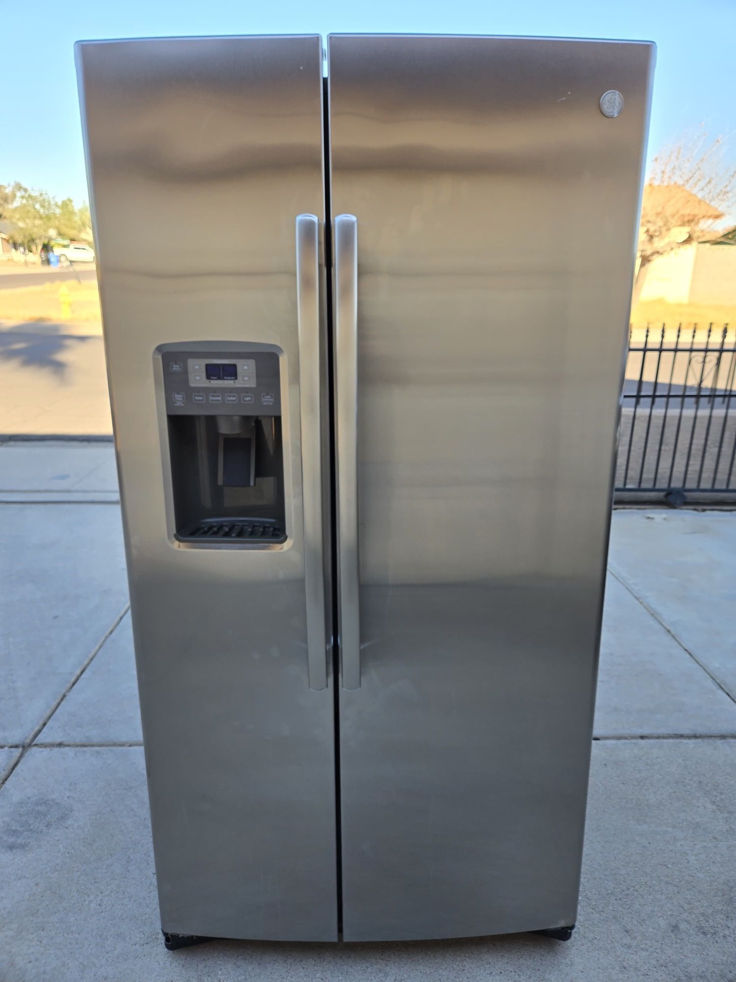 REFRIGERATOR GE STAINLESS STEEL