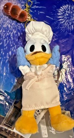 2026 Disney Parks Chef Donald Duck Bread Plush Keychain Bag Charm