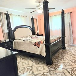 Four post bedroom set from Rooms to go