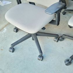 Heavy Duty Office Swivel Chairs 30 Each