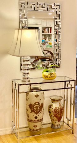 Moving sale ! Each item is $200 lamp, console and mirror