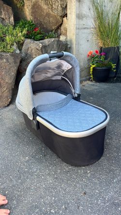 UPPAbaby Bassinet V2 - Compatible with Vista, Cruz, Ridge Strollers - Overnight Sleep Solution - Mattress included