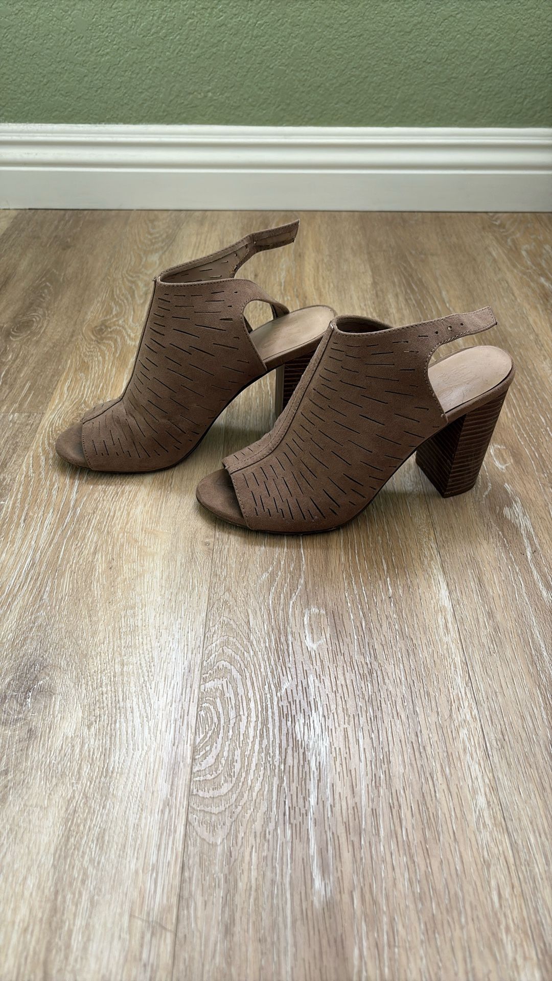 Tan Suite Peep Toe Heels - 6.5