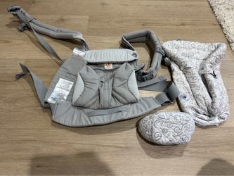 Ergo baby carrier with infant insert