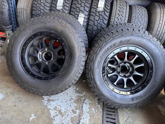 OFFROAD wheels with LT285/70/17 Tacoma 4runner Silverado gmc 90% treads